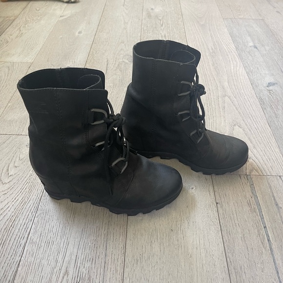 SOREL BOOTS - Picture 1 of 9